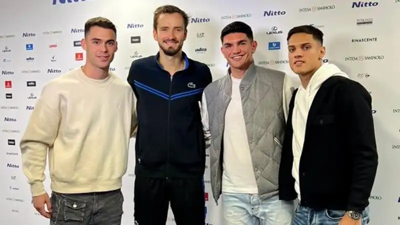 Даниил Медведев встретился с футболистами футбольного клуба Торино