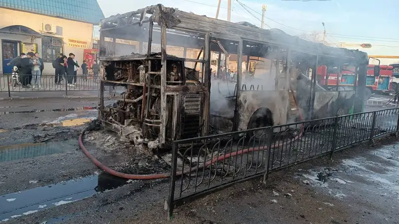 В Алматинской области сгорел пассажирский автобус