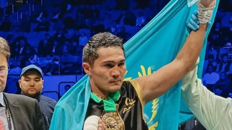 Казахстанец вырвал победу в бою за титул на глазах у Тайсона