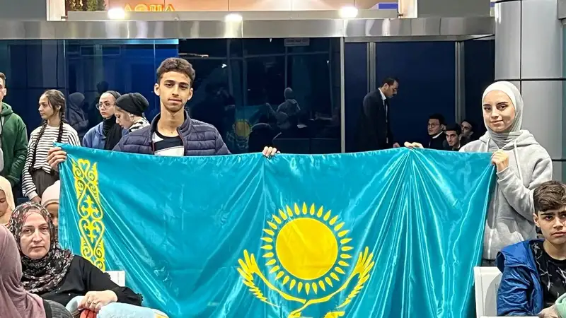 Казахстанцы и их семьи из сектора Газа прибыли в Алматы