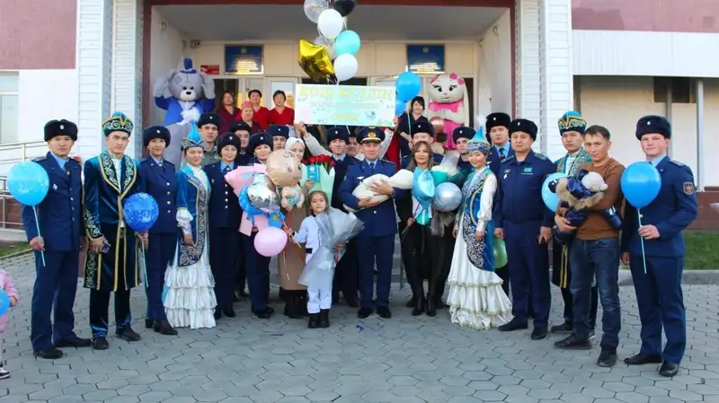 20-миллионный казахстанец родился в семье офицера Вооруженных сил