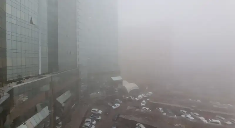 Алматы накрыл туман