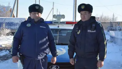 Полицейские спасли двух пенсионеров из огня в Петропавловске, фото - Новости Zakon.kz от 20.11.2023 09:54