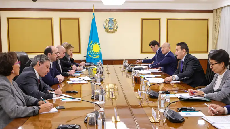 Смаилов обсудил экономику Казахстана с главой миссии МВФ, фото - Новости Zakon.kz от 21.11.2023 09:19