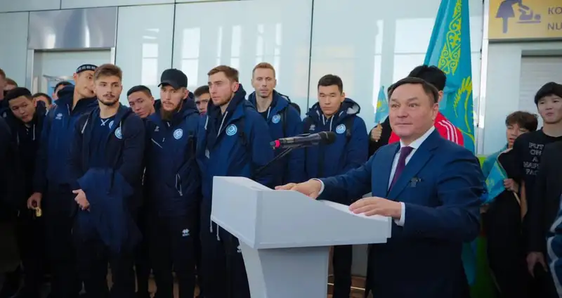 Как казахстанских футболистов встретили на Родине, фото - Новости Zakon.kz от 21.11.2023 13:45