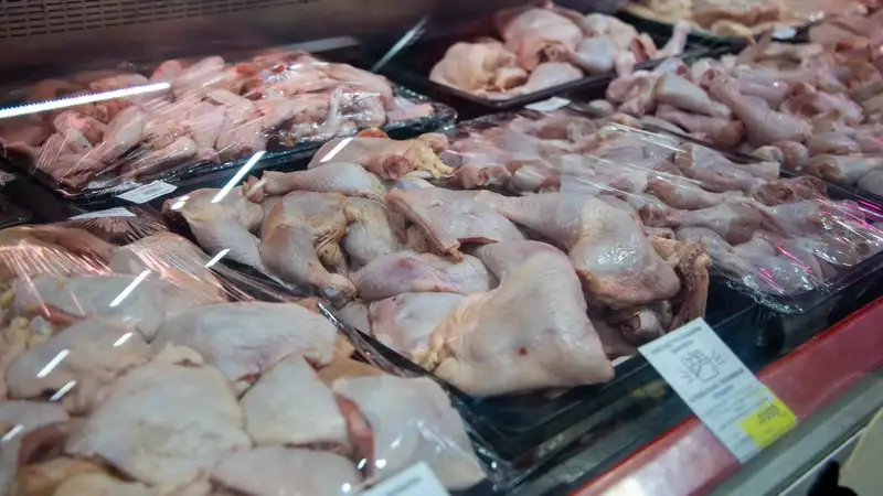 Цены на мясо птицы упали в восьми регионах Казахстана, фото - Новости Zakon.kz от 22.11.2023 11:46
