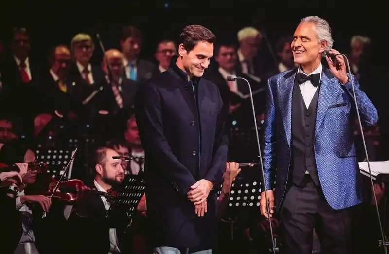 Роджер Федерер в родном Цюрихе побывал на концерте прославленного итальянского оперного певца Андреа Бочелли, ##imageAlt## 
