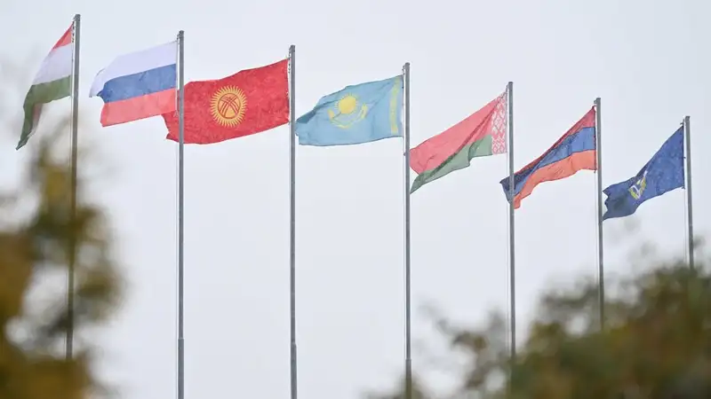 Флаги участников ОДКБ, фото - Новости Zakon.kz от 23.11.2023 14:43