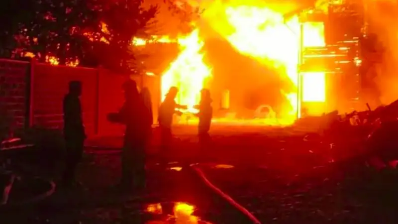 Трое детей погибли в горящем доме в Акмолинской области 