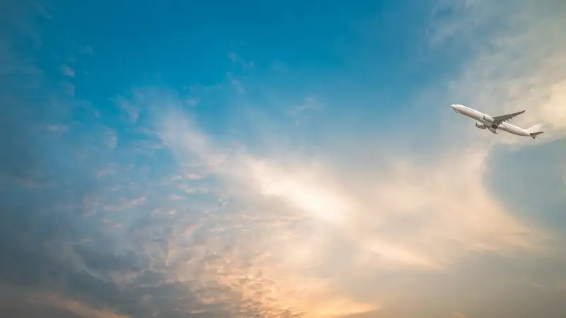 небо, облака, самолет, фото - Новости Zakon.kz от 02.12.2023 12:52