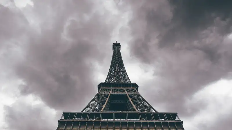 Парижский теракт: появились подробности смертельного нападения возле Эйфелевой башни