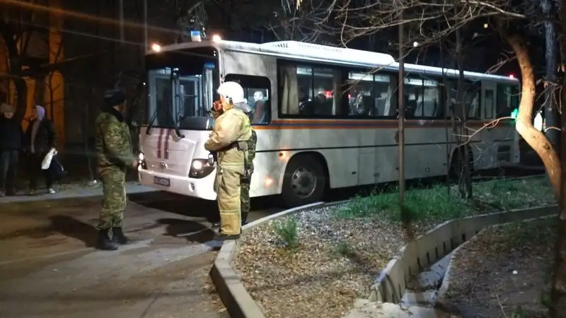 70 человек эвакуировали из-за пожара в Алматы , фото - Новости Zakon.kz от 04.12.2023 13:55