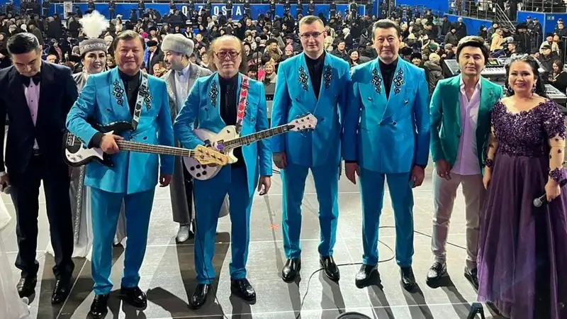 Участники ансамбля "Дос-Мұқасан" обратились к поклонникам