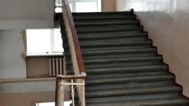 В Кокшетау спасли двоих детей, оказавшихся запертыми в квартире