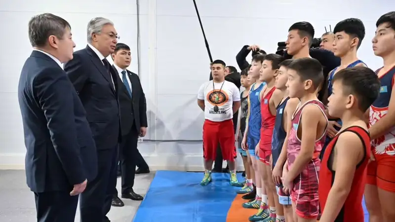 Президент Казахстана показал, как владеет футбольным мячом