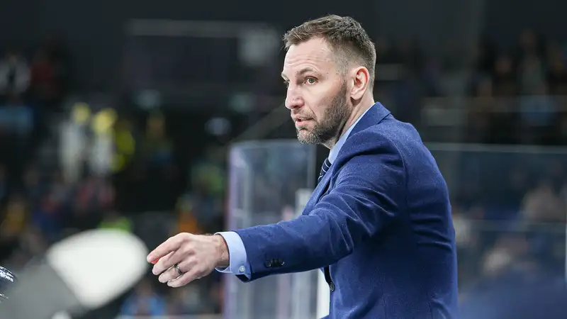 ХК "Сибирь" уволил главного тренера за день до встречи с "Барысом"