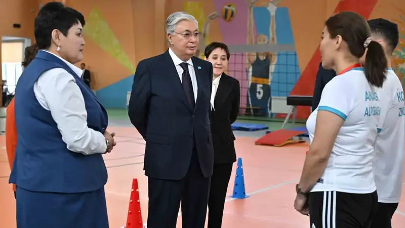 президент посетил школу-гимназию Smart Bilim, фото - Новости Zakon.kz от 06.12.2023 19:14