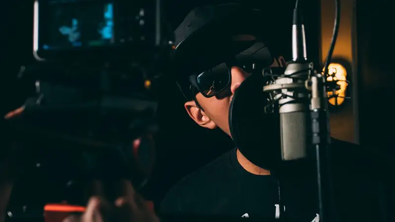 Павел Воля и Илья Соболев перепели хит Кати Лель