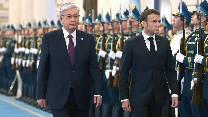 Рейс Париж – Астана. Зачем президент Франции прилетел в Казахстан и какие выгоды это принесет