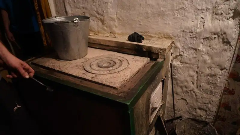 Как безопасно топить печь в мороз, рассказали спасатели