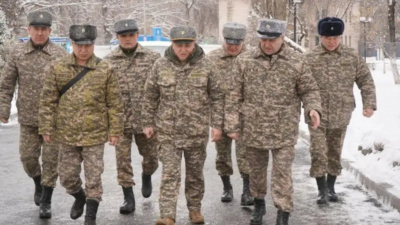 Замминистра обороны совершил рабочую поездку в Алматинский гарнизон