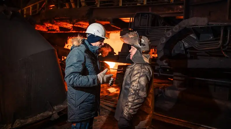 Акционер Qarmet проводит встречи с шахтерами и металлургами на рабочих местах, фото - Новости Zakon.kz от 11.12.2023 13:34