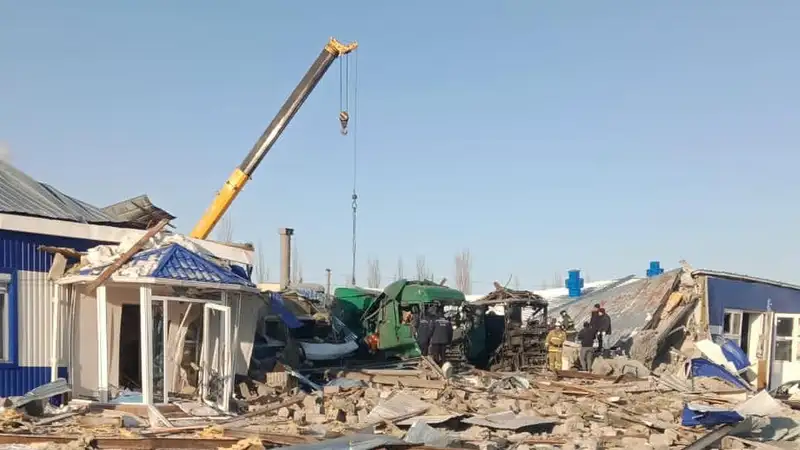 Взрыв газа в Костанае: из-под завалов вытащили двух человек