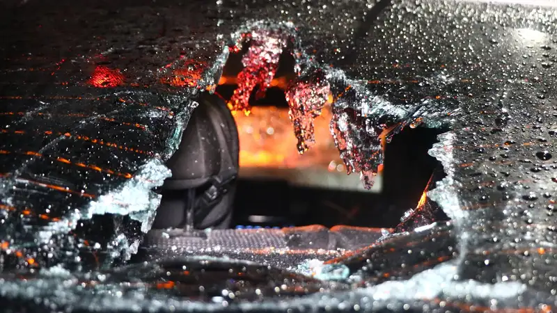 В Алматы лоб в лоб столкнулись автобус и легковушка