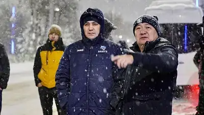 Аким Сыздыкбеков лично проследил за уборкой снега в Шымкенте, фото - Новости Zakon.kz от 12.12.2023 11:07
