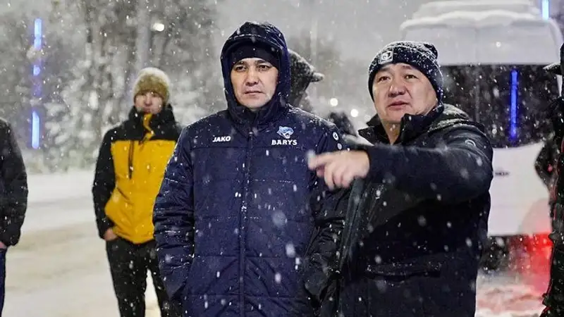 Аким Сыздыкбеков лично проследил за уборкой снега в Шымкенте, фото - Новости Zakon.kz от 12.12.2023 11:07