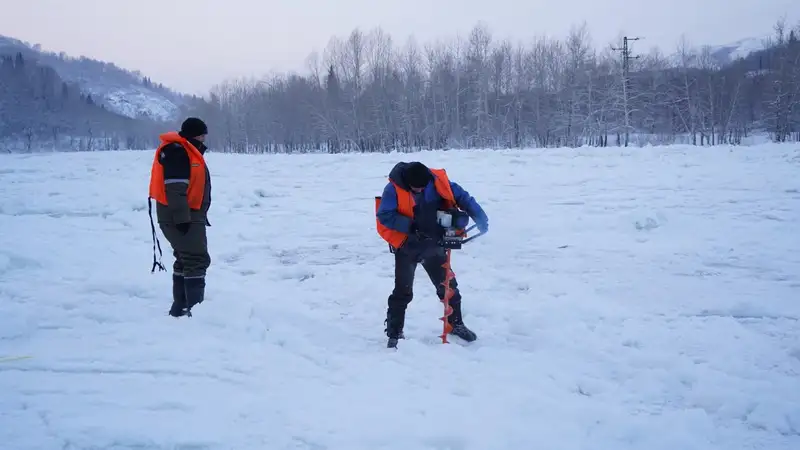 В ВКО из-за перепадов погоды на реках взрывают лед