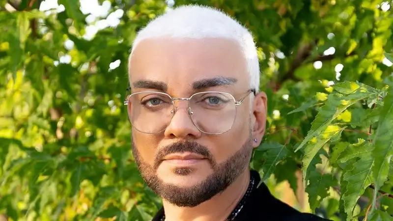 Новый клип Киркорова к юбилейному фильму "Ёлки" набирает обороты