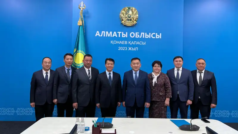 Аким Конаева провел встречу с делегацией из Китая