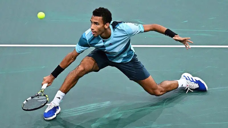 Феликс Оже-Альяссим получил награду ATP за благотворительную деятельность