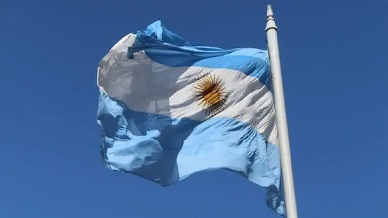 Аргентина обесценит национальную валюту на 50% из-за нехватки денег, фото - Новости Zakon.kz от 13.12.2023 14:30