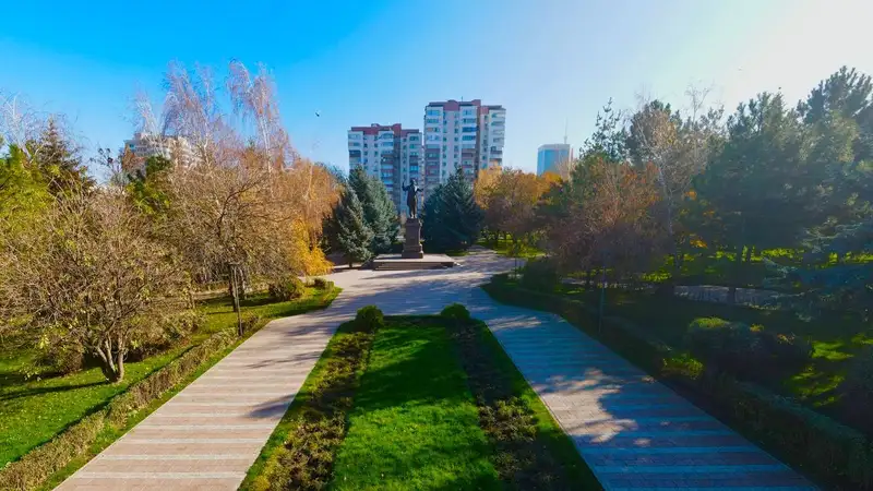 Три популярных сквера в Медеуском районе Алматы сделают лучше до конца 2023 года 