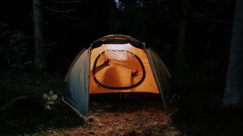 Стало известно, откуда взялась палатка на вокзале Павлодара