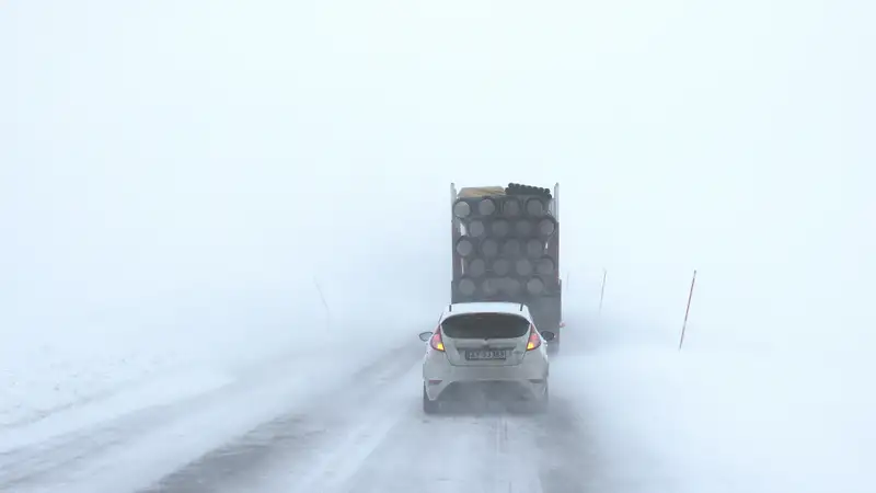 Морозы до -42°C и нулевая видимость: вице-министр транспорта обратился к казахстанцам