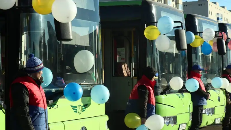 На улицы Уральска выехали новые комфортабельные автобусы