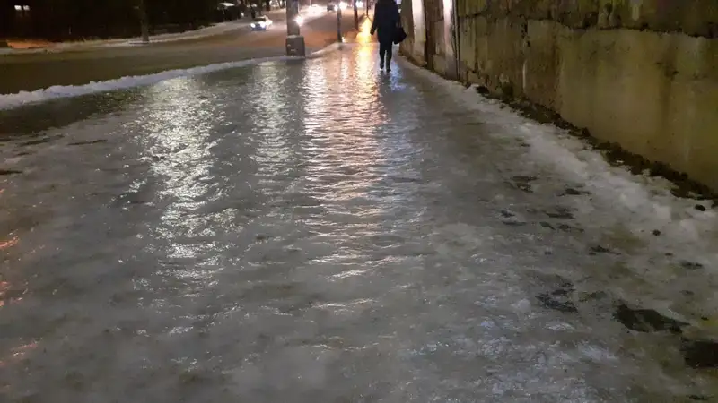 Спасатели обратились к алматинцам из-за штормового предупреждения