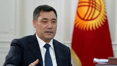 Садыр Жапаров заявил, что идея с изменением флага Кыргызстана принадлежит ему, фото - Новости Zakon.kz от 16.12.2023 22:58