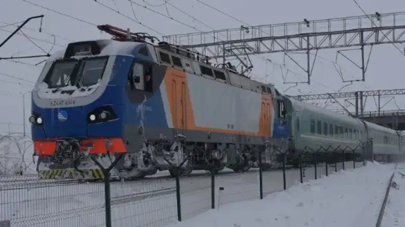 курсирование поезда отменили из-за непогоды в Жамбылской области, фото - Новости Zakon.kz от 16.12.2023 13:09