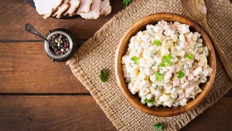 В России значительно подорожали новогодние салаты