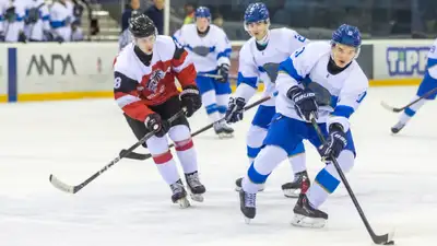 Молодежная сборная Казахстана по хоккею стала победителем чемпионата мира, фото - Новости Zakon.kz от 17.12.2023 05:58