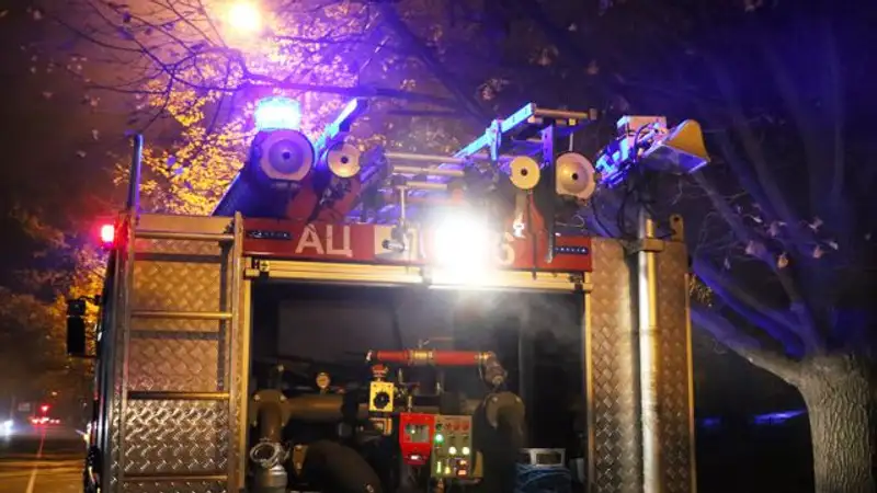 Три человека отравились дымом в горящем доме Атырауской области