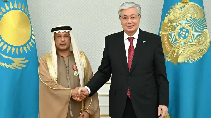 Токаев наградил посла ОАЭ