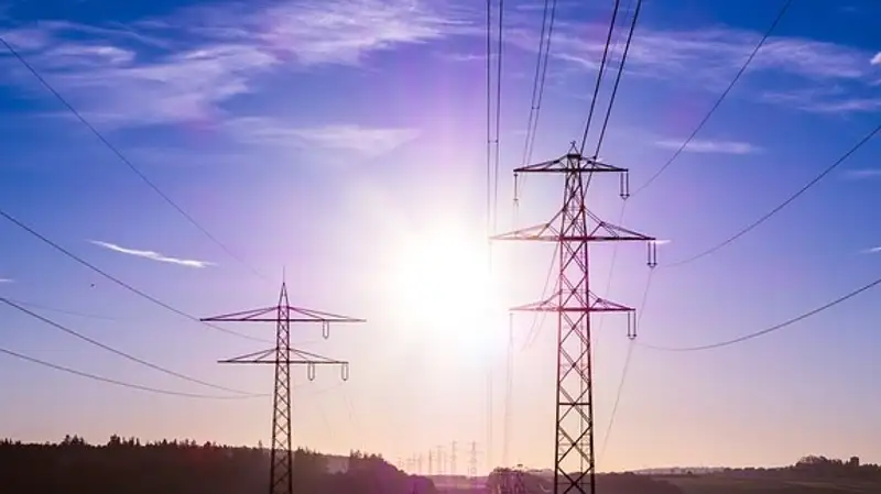 Более 130 тысяч домохозяйств остались без света из-за ураганного ветра