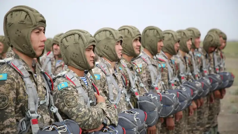 Не платить по кредитам почти 2 млрд тенге смогут солдаты-срочники в Казахстане, фото - Новости Zakon.kz от 20.12.2023 10:53