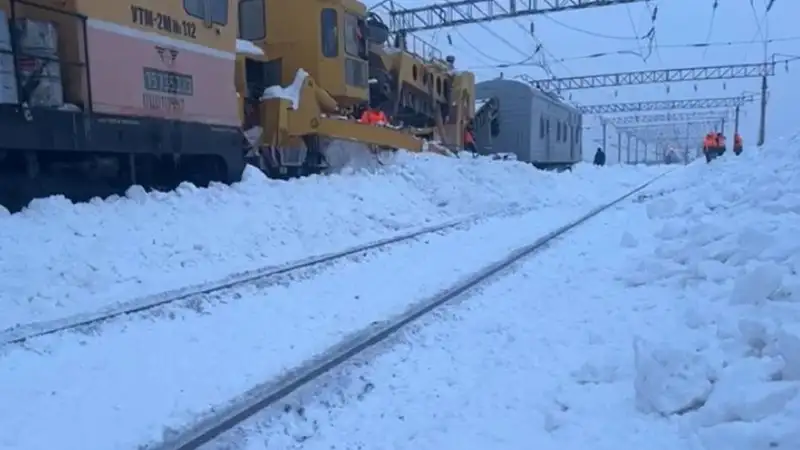 В КТЖ рассказали какова ситуация на железных дорогах во время снежного циклона, фото - Новости Zakon.kz от 21.12.2023 02:39