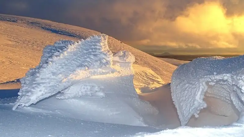 Еще ряд дорог закрыли из-за непогоды в Казахстане